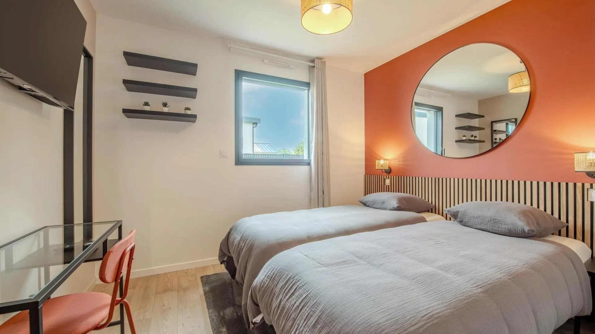 Holiday home Maison Simone - Belle Maison Pour 6 Avec Jacuzzi Lesneven