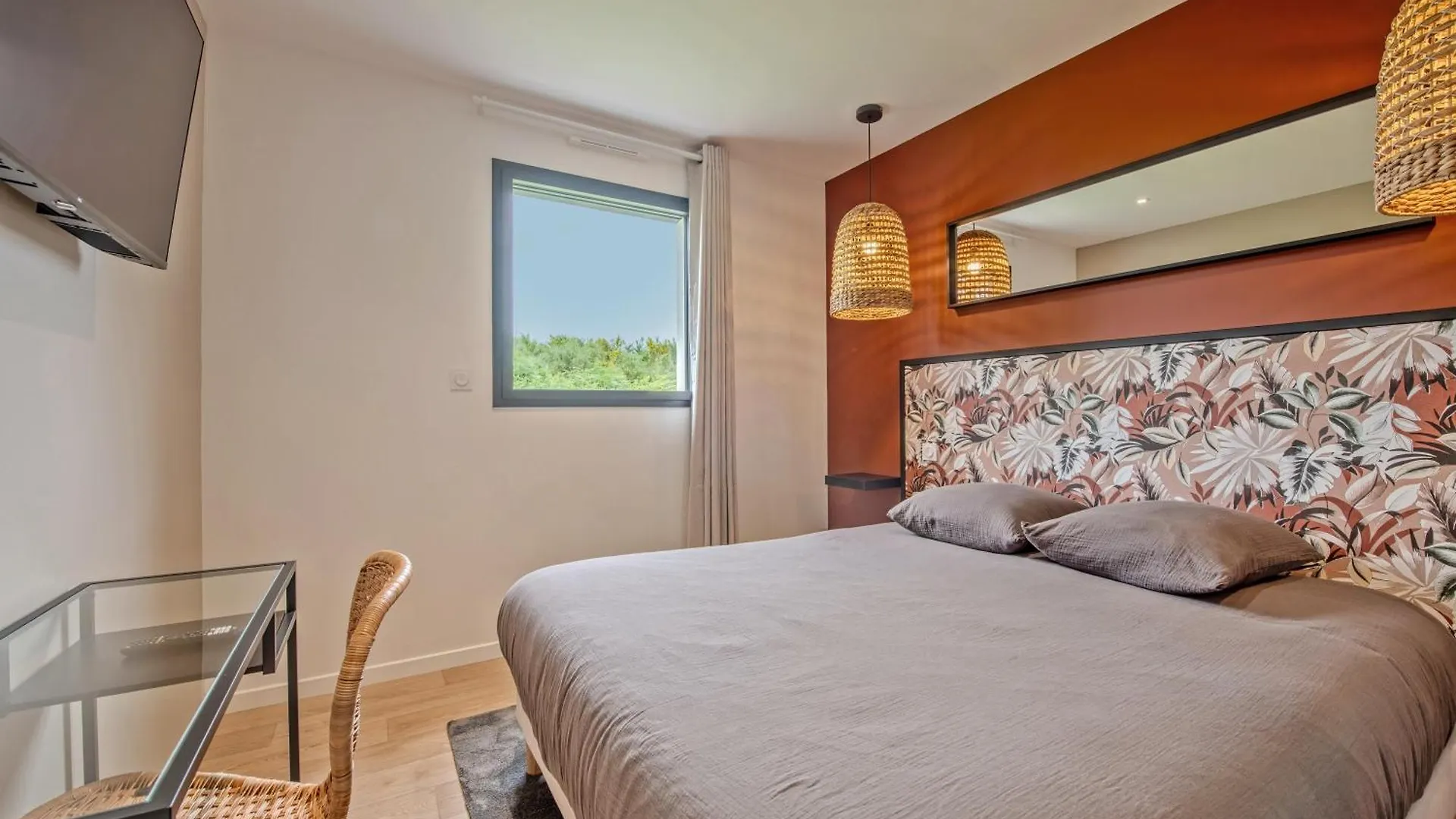 Holiday home Maison Simone - Belle Maison Pour 6 Avec Jacuzzi Lesneven